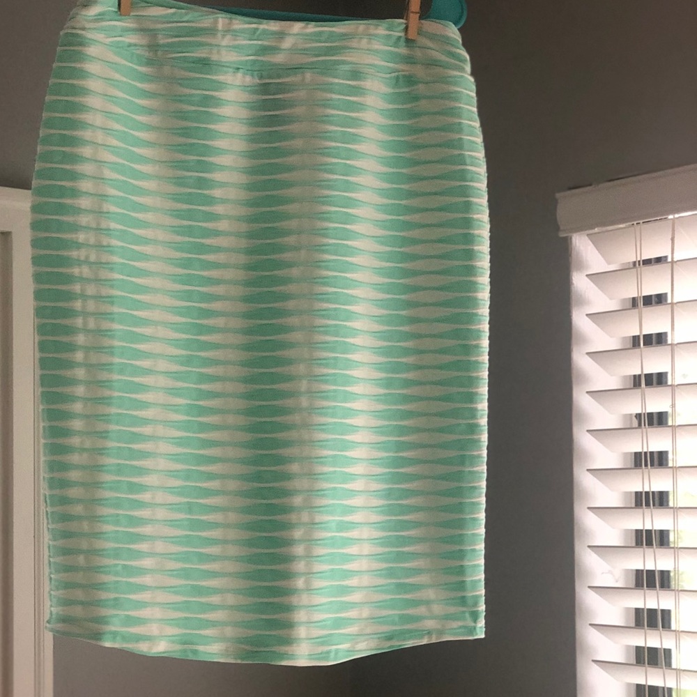 Stretchy pencil skirt